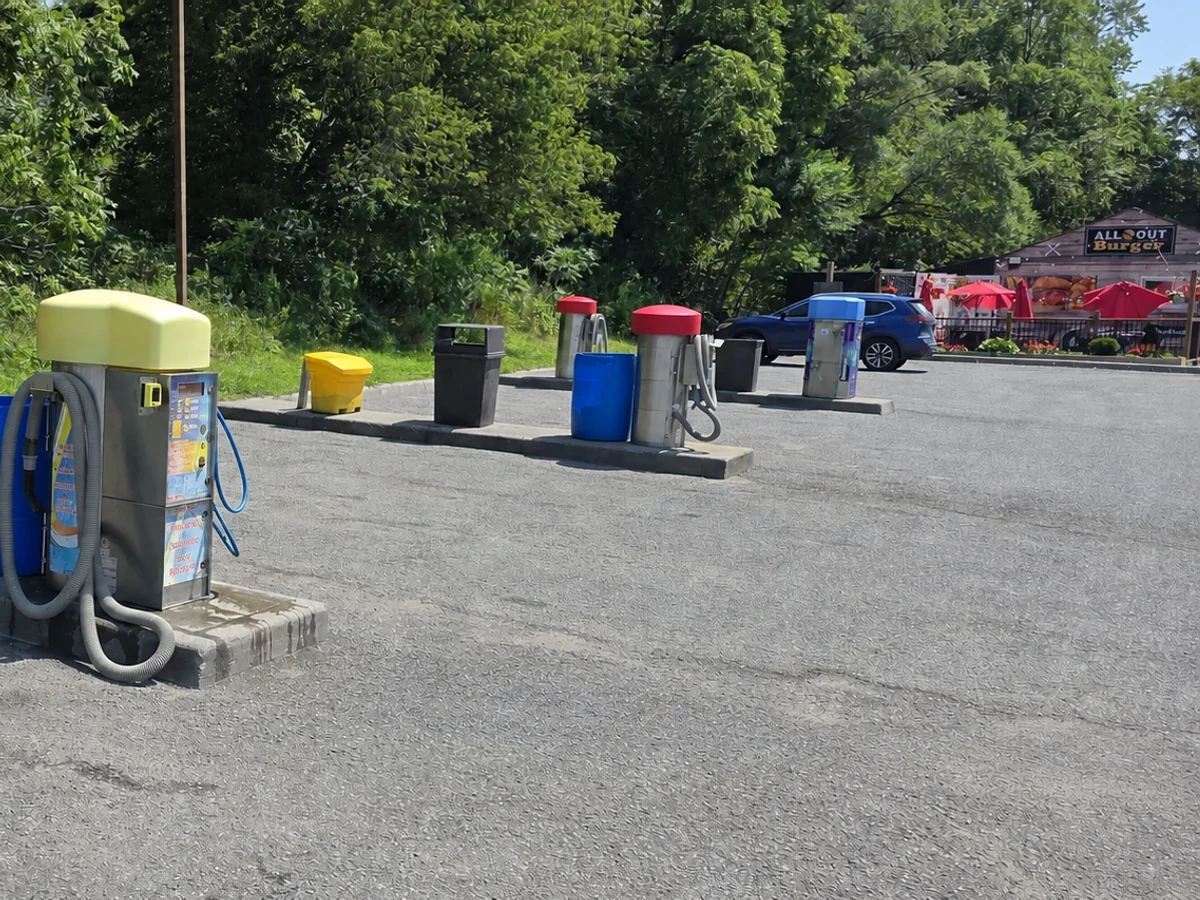 Tap-and-coin vacuum stations at Splash & Dash